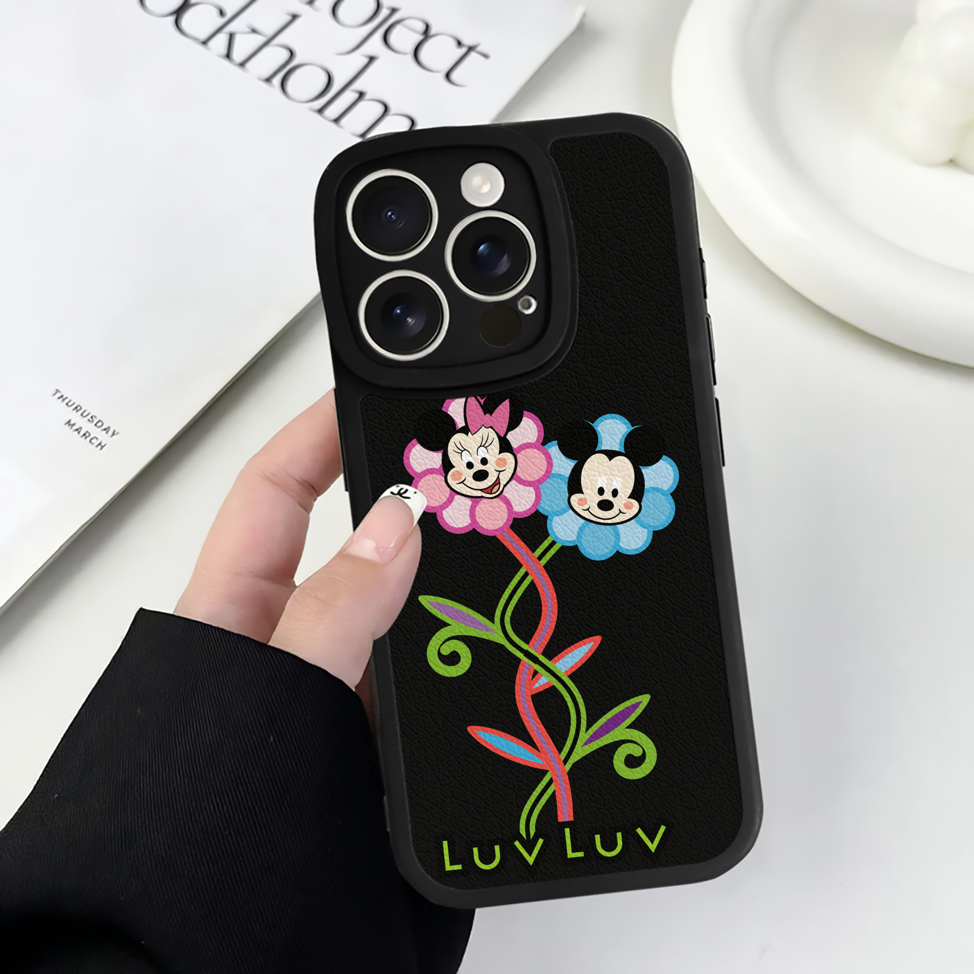 （画像用） ミッキーマウス Mickey Mouse 【iPhone 16シリーズ対応】シリコンスマホケース（レザー調） 材質：シリコン